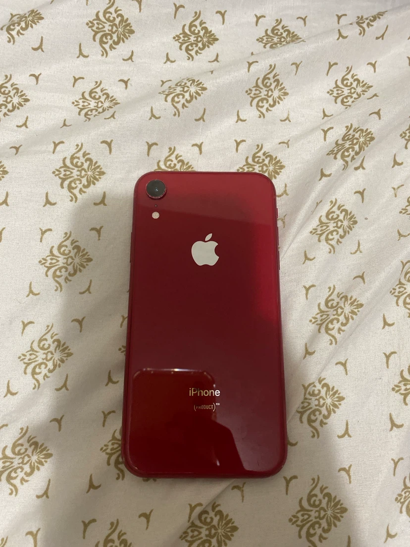 Iphone xr (Cracked Screen)