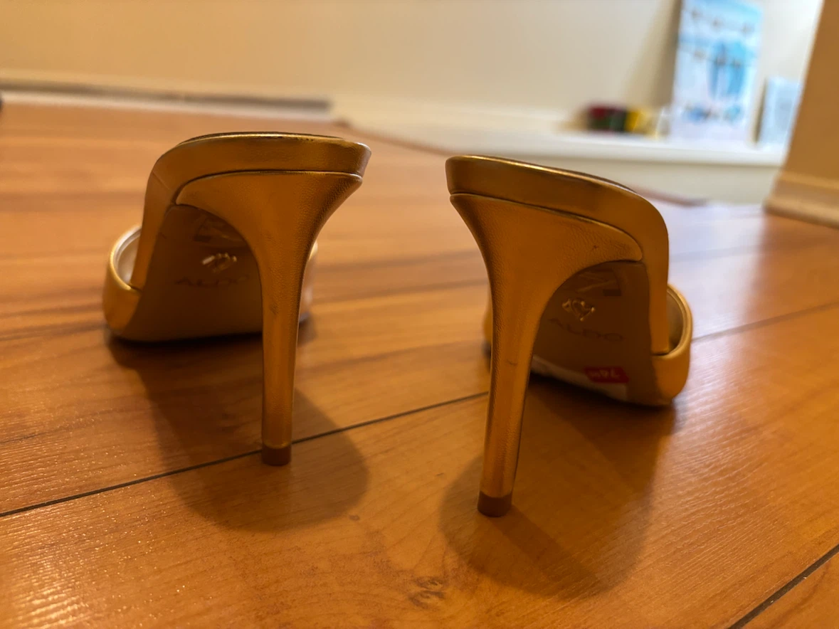 ALDO Gold Pointed-Toe Heels – Size 5.5 or 36 - photo 3