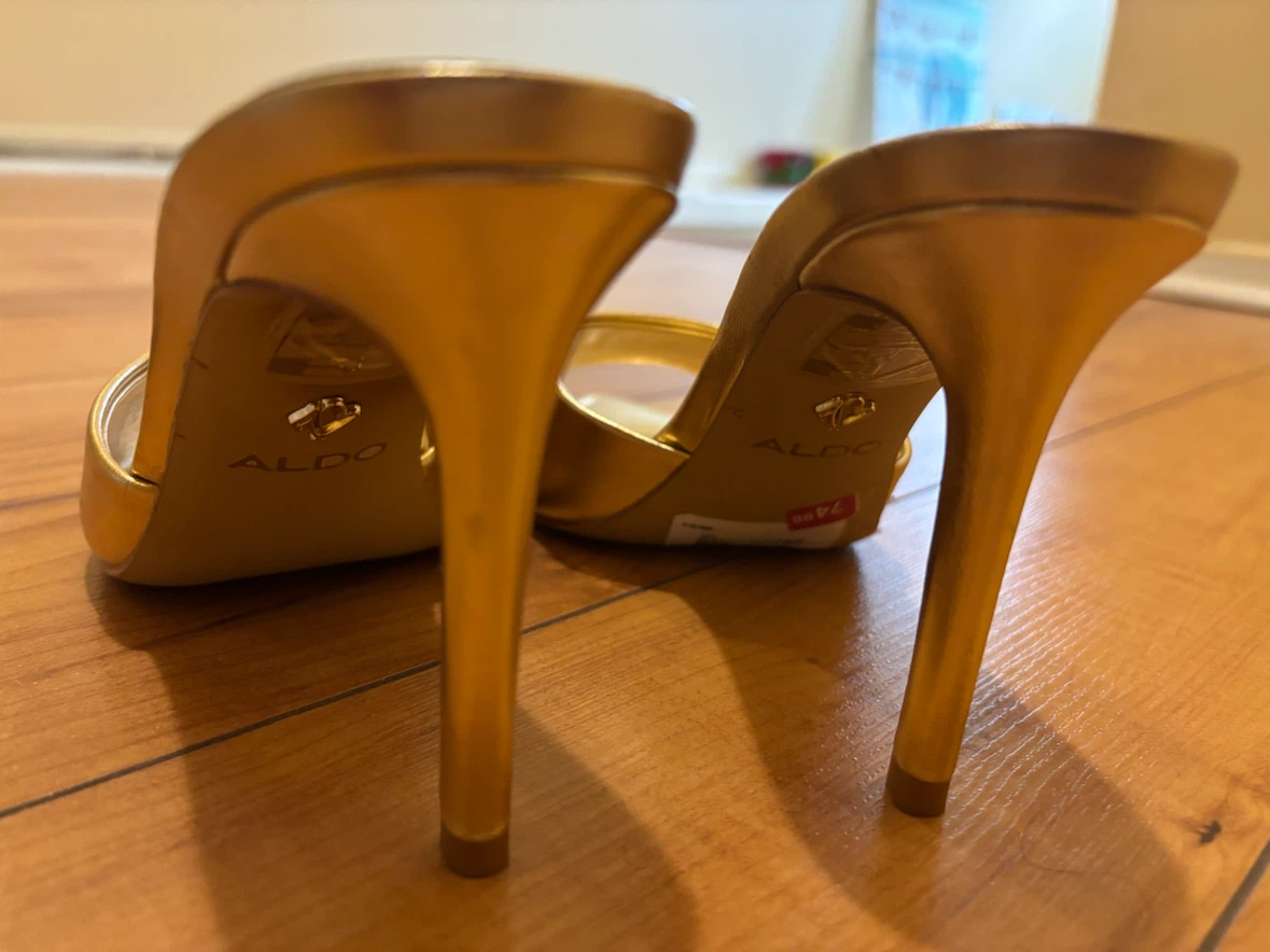 ALDO Gold Pointed-Toe Heels – Size 5.5 or 36 - photo 4