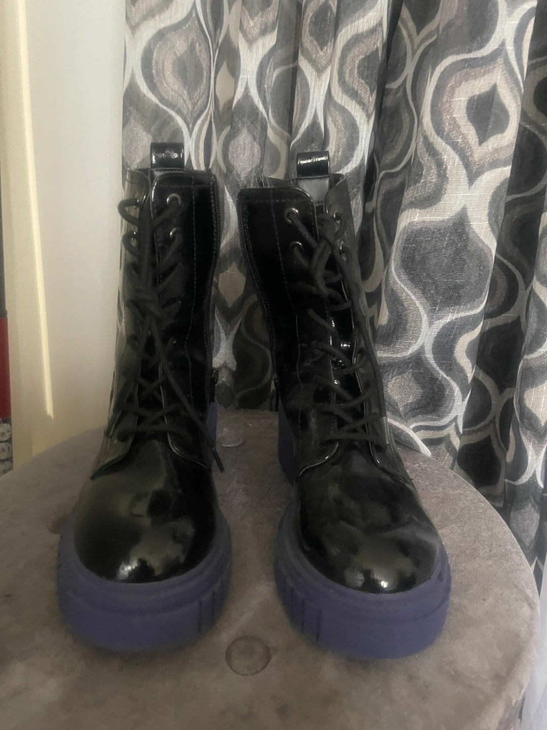 Black patent lace-up boots with purple sole - photo 5