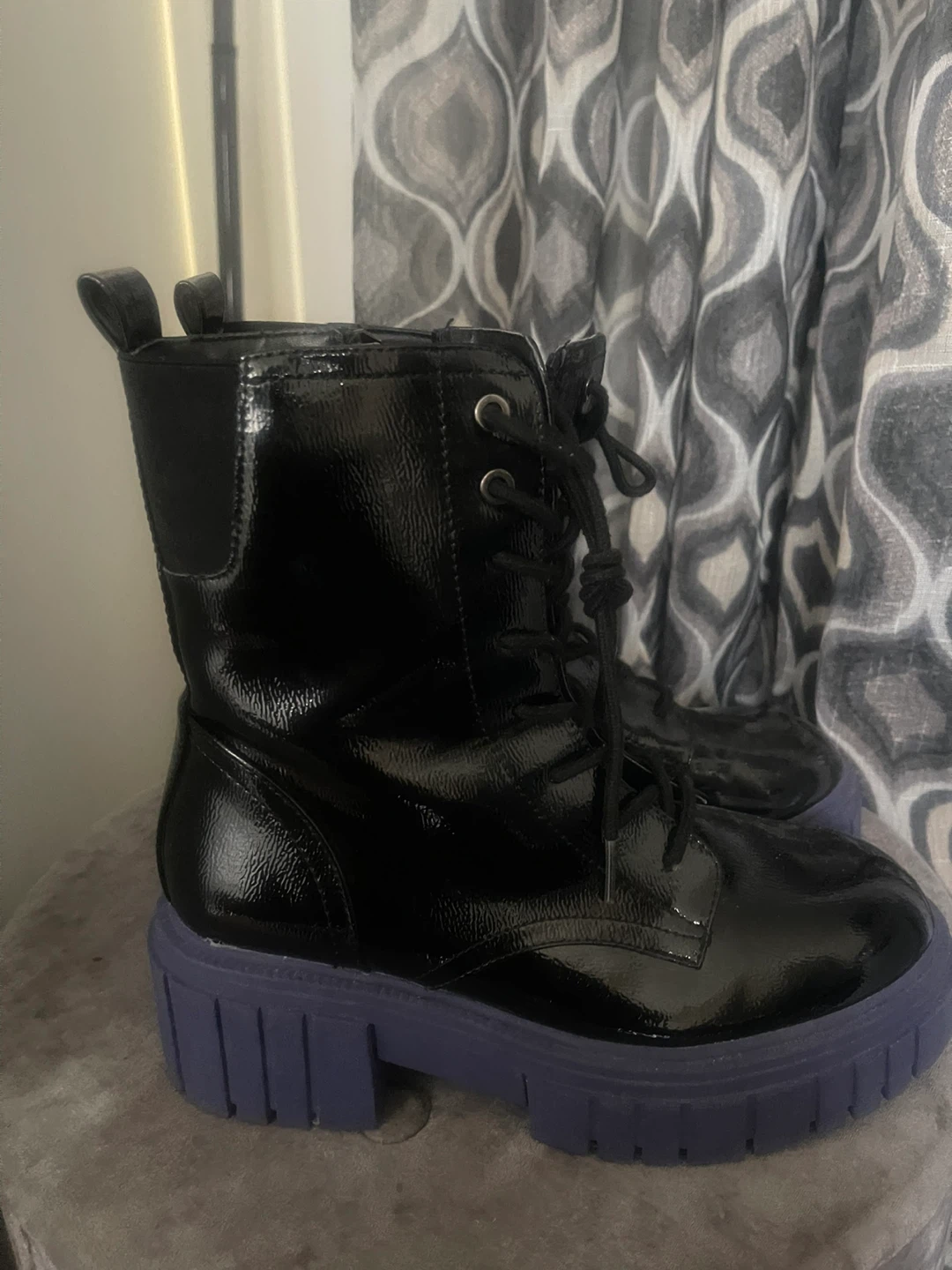 Black patent lace-up boots with purple sole - photo 4