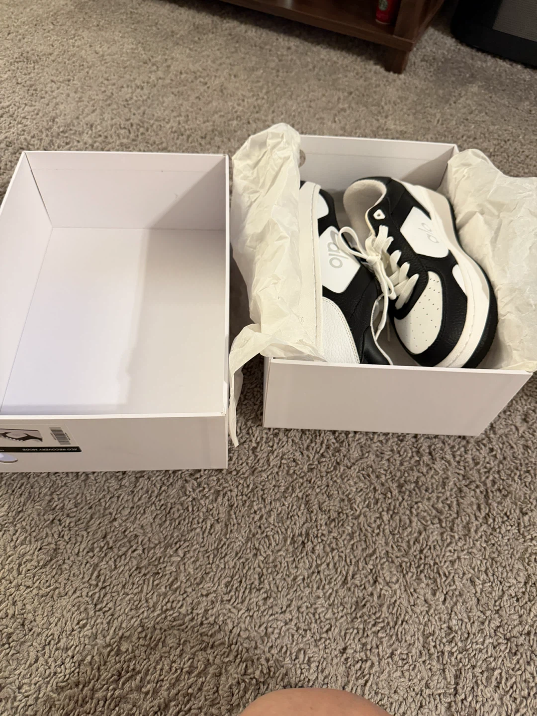 ALO YOGA Sneakers White/Black Size 4 - photo 5