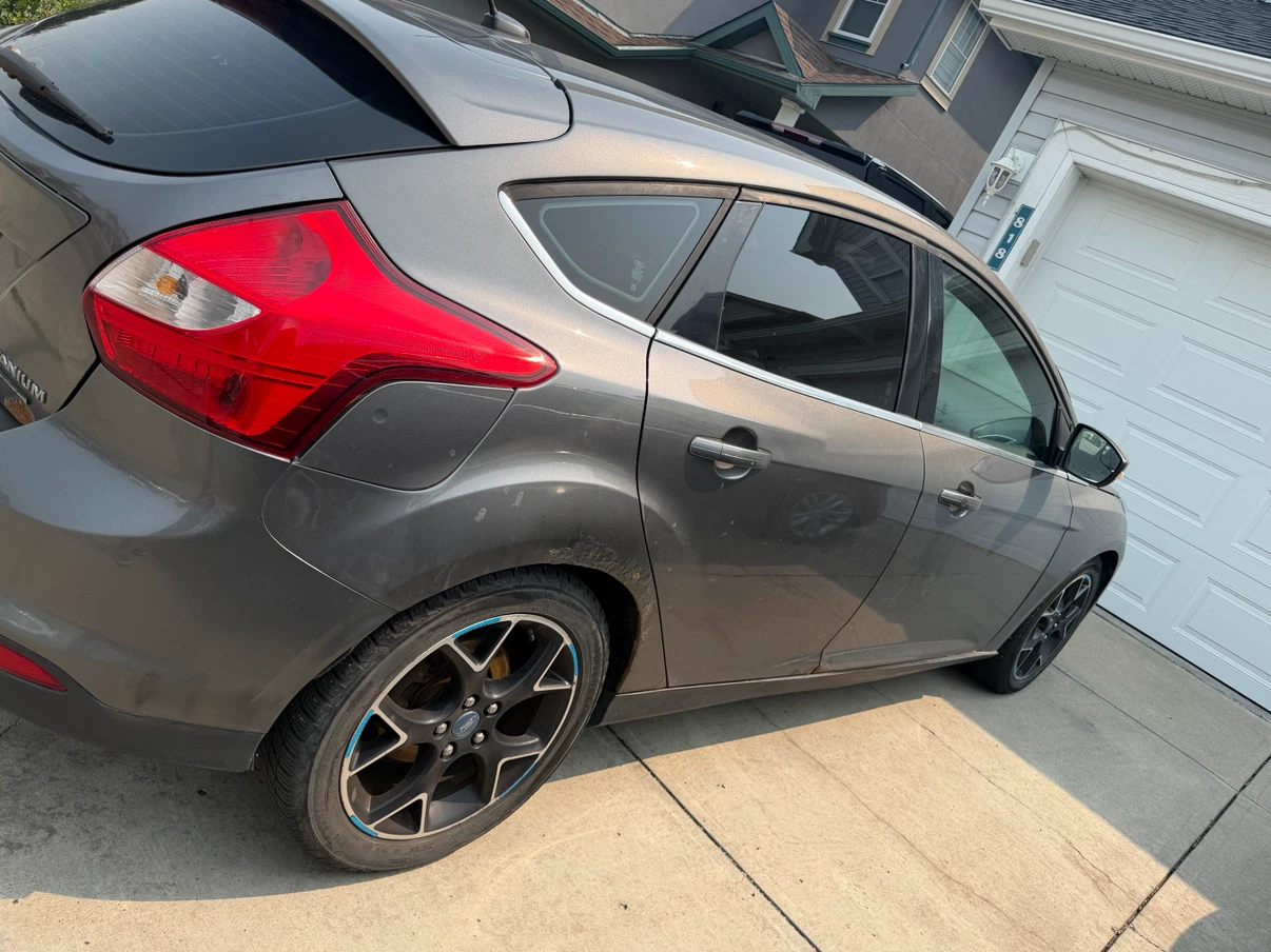 2012 Ford Focus Titanium Hatchback - photo 2