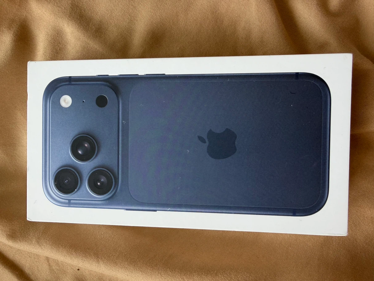 iPhone 17 Pro blue BOX