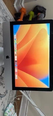 Apple iMac Desktop Computer with Keyboard and Mouse