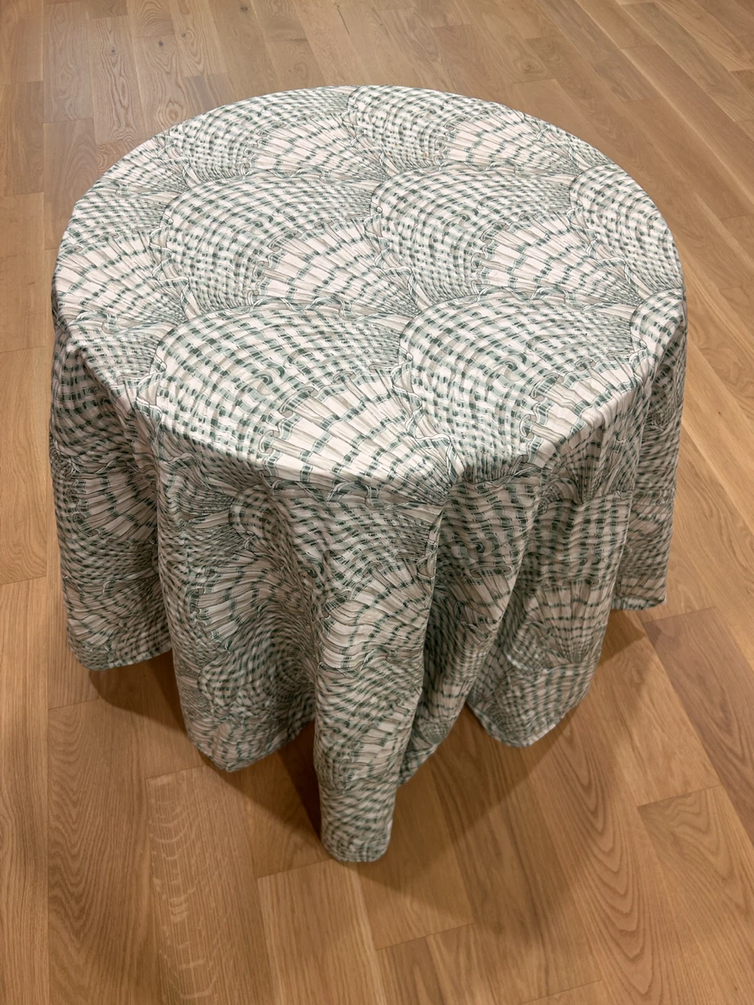 Round Side Table with Cover