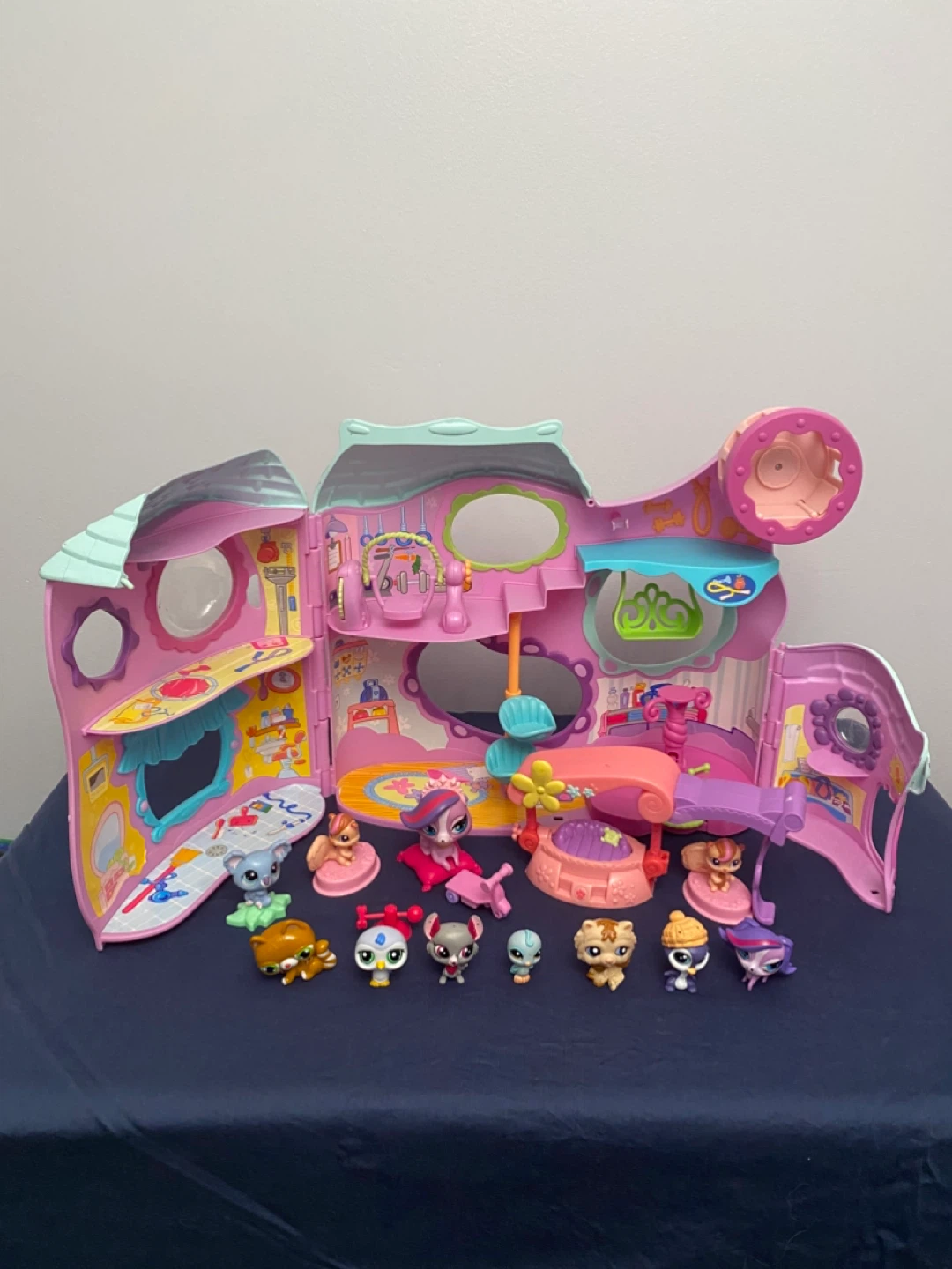 Littlest Pet Shop LPS Tail Fitness Center Gym Play set House