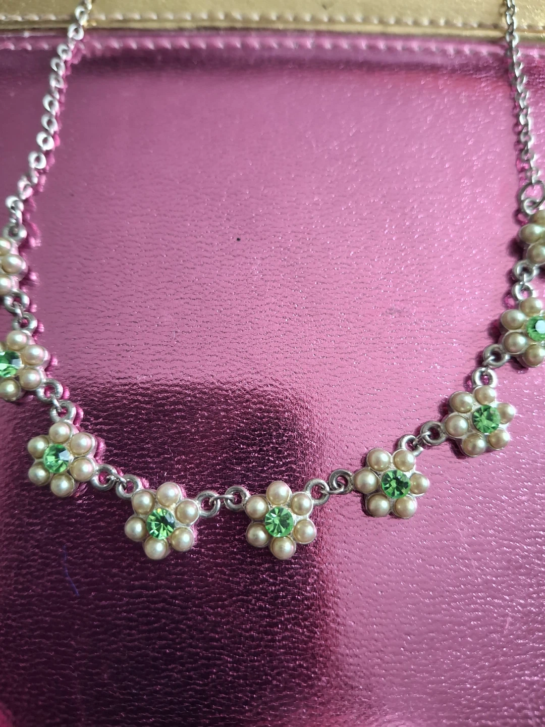 Flower necklace with green stones
