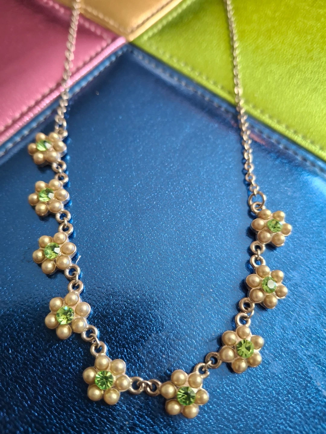 Flower necklace with green stones - photo 4