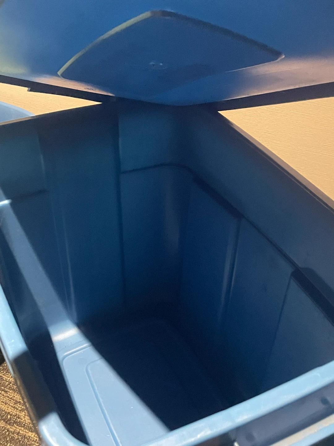 2 Storage Tote with Lid - 68 L - photo 3