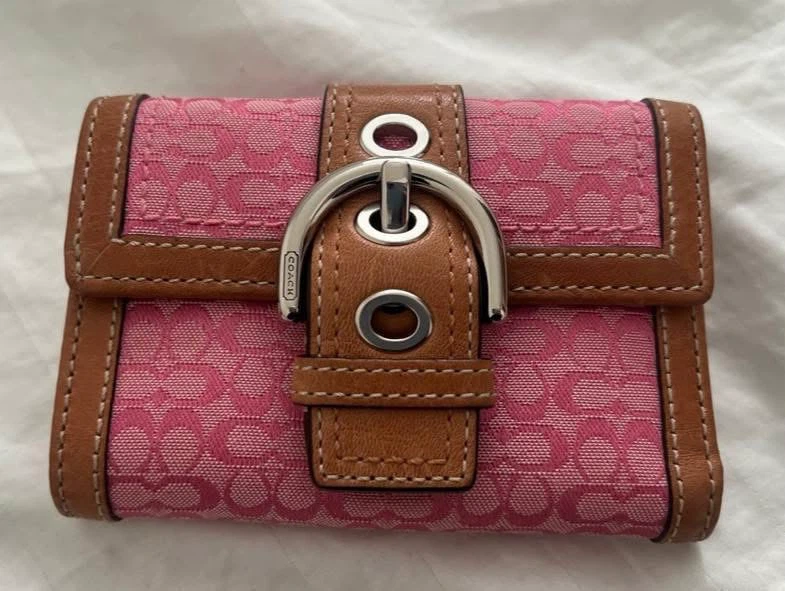 (Looking) Coach Pink wallet wristlet - photo 2