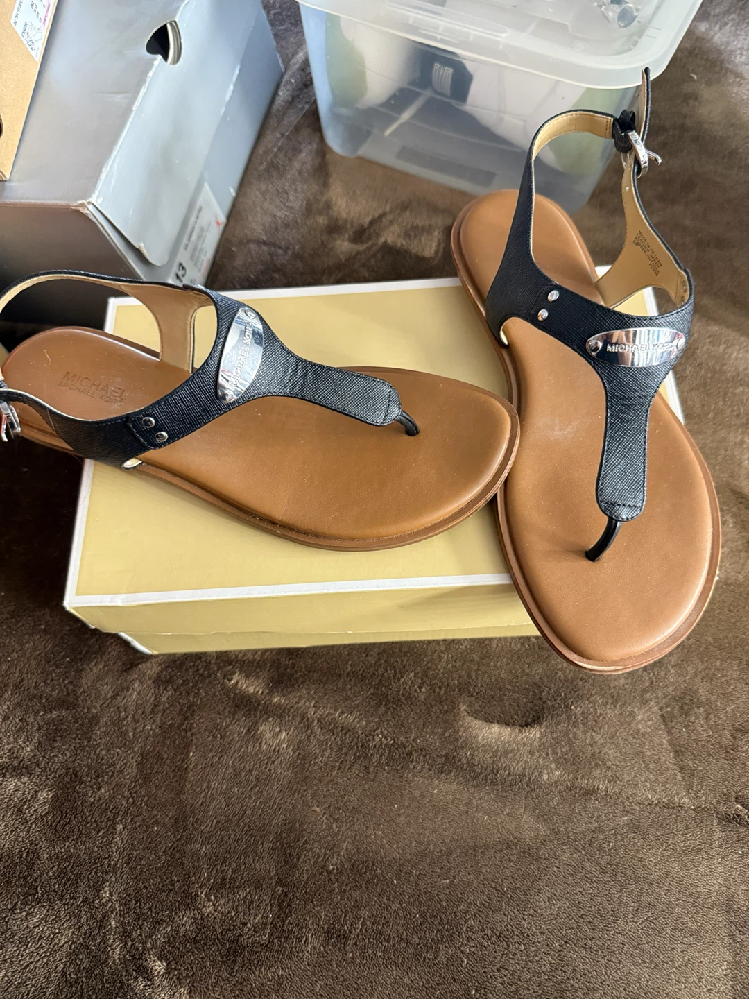 Michael Kors Women's Black Leather Thong Sandals Size 8M - photo 2