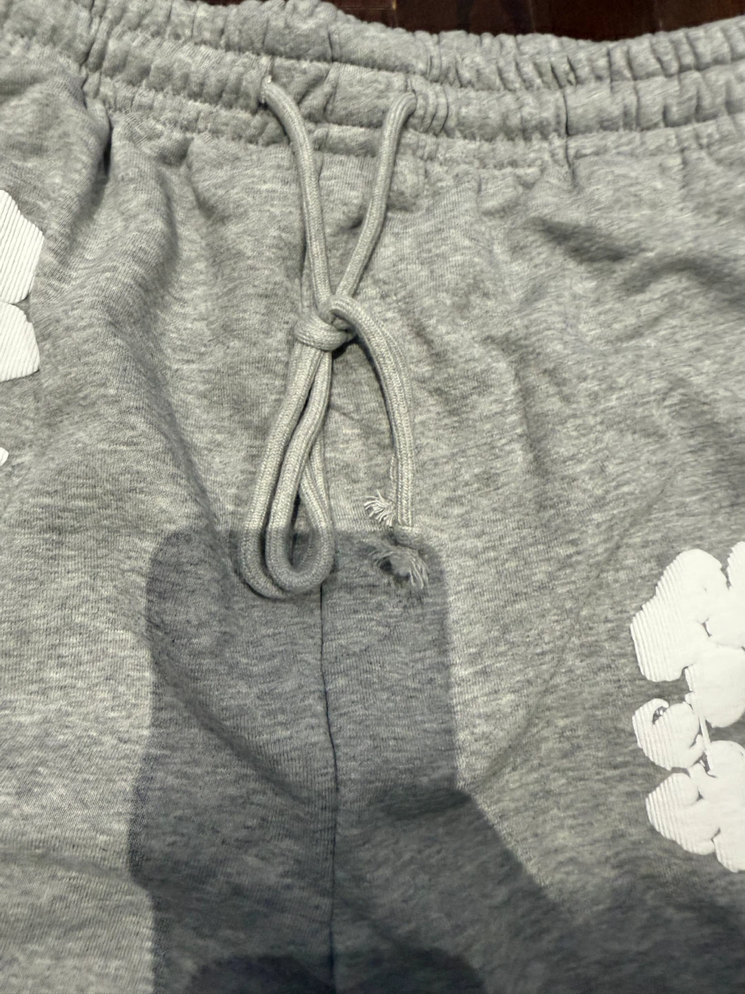 Denim Tears Grey Sweatshorts with White Appliqué - Size M - photo 3