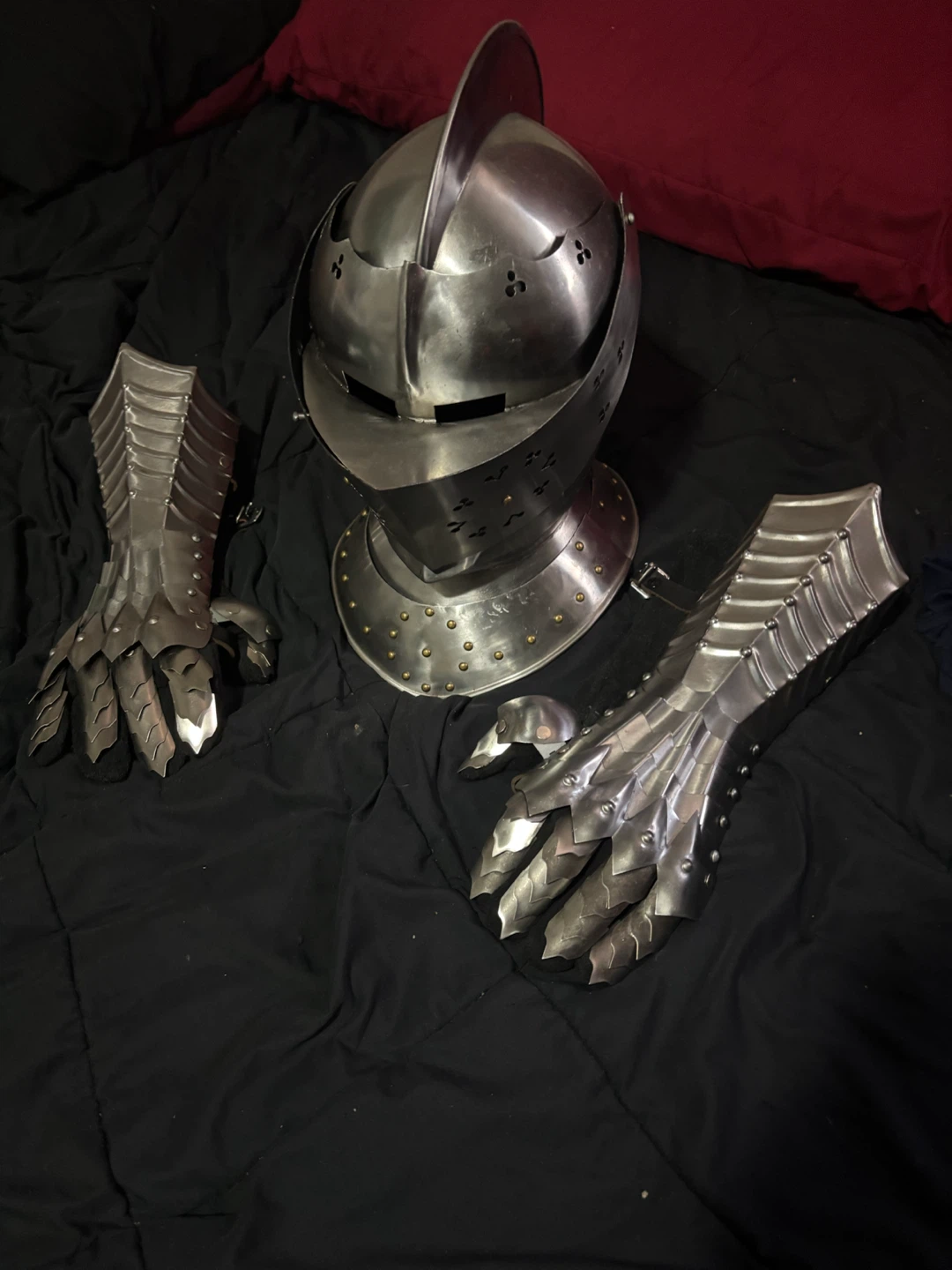 Knight's Full Helm and Gauntlets Set