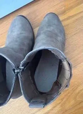 3 pairs of boots (All size 6) (All together for $5) - photo 4