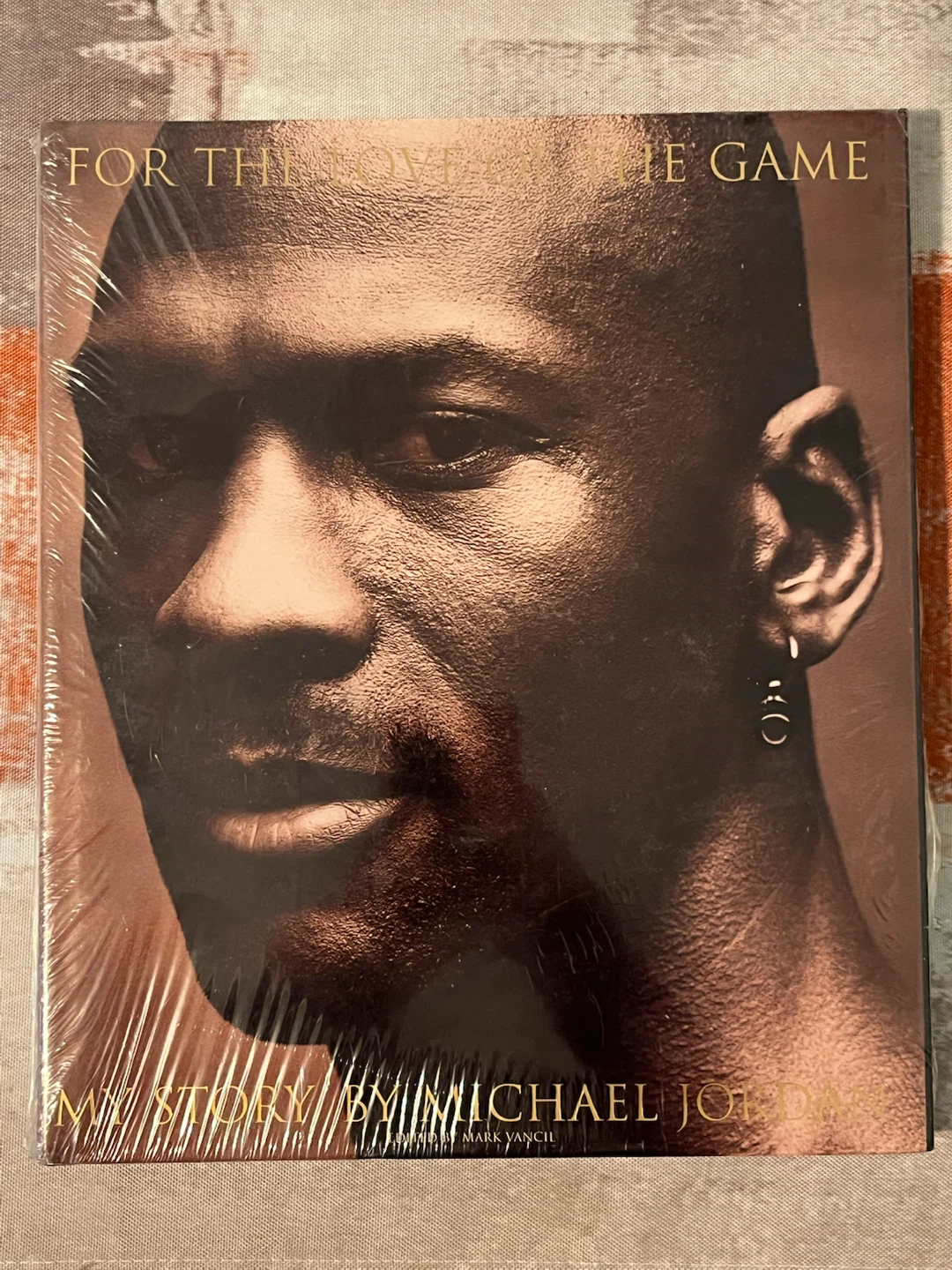 Michael Jordan & Chicago Bulls Collectible Books & Card Lot