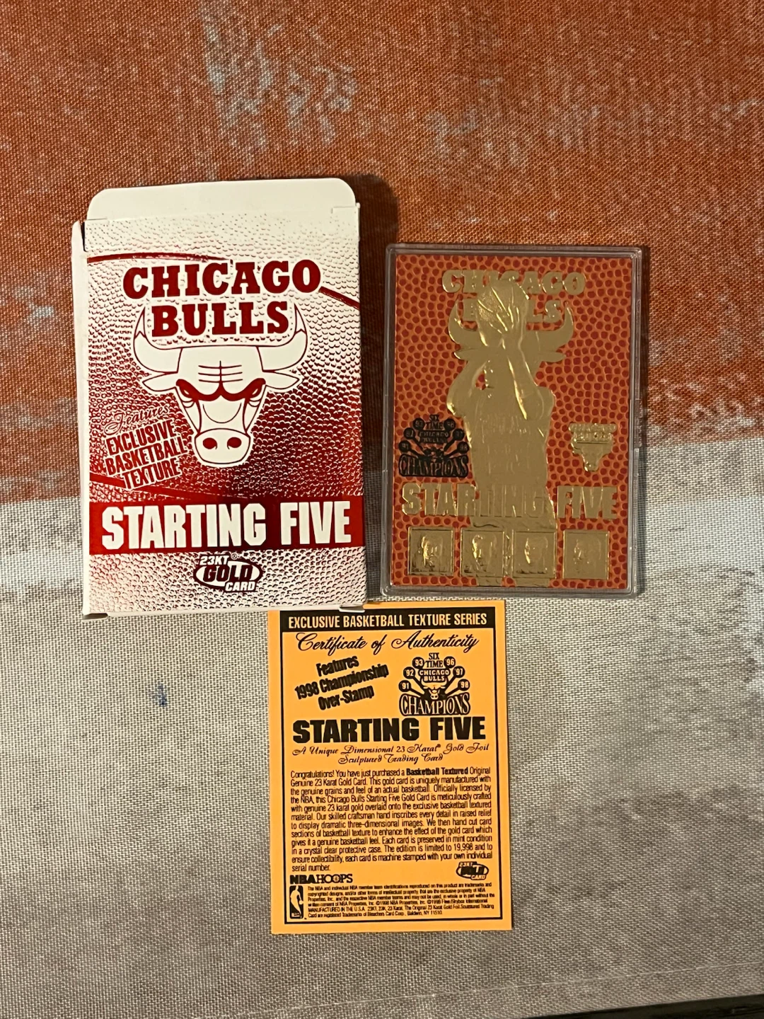 Michael Jordan & Chicago Bulls Collectible Books & Card Lot - photo 4