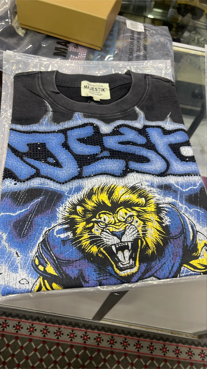 MAJESTIK "FRESH" Lion Graphic T-Shirt