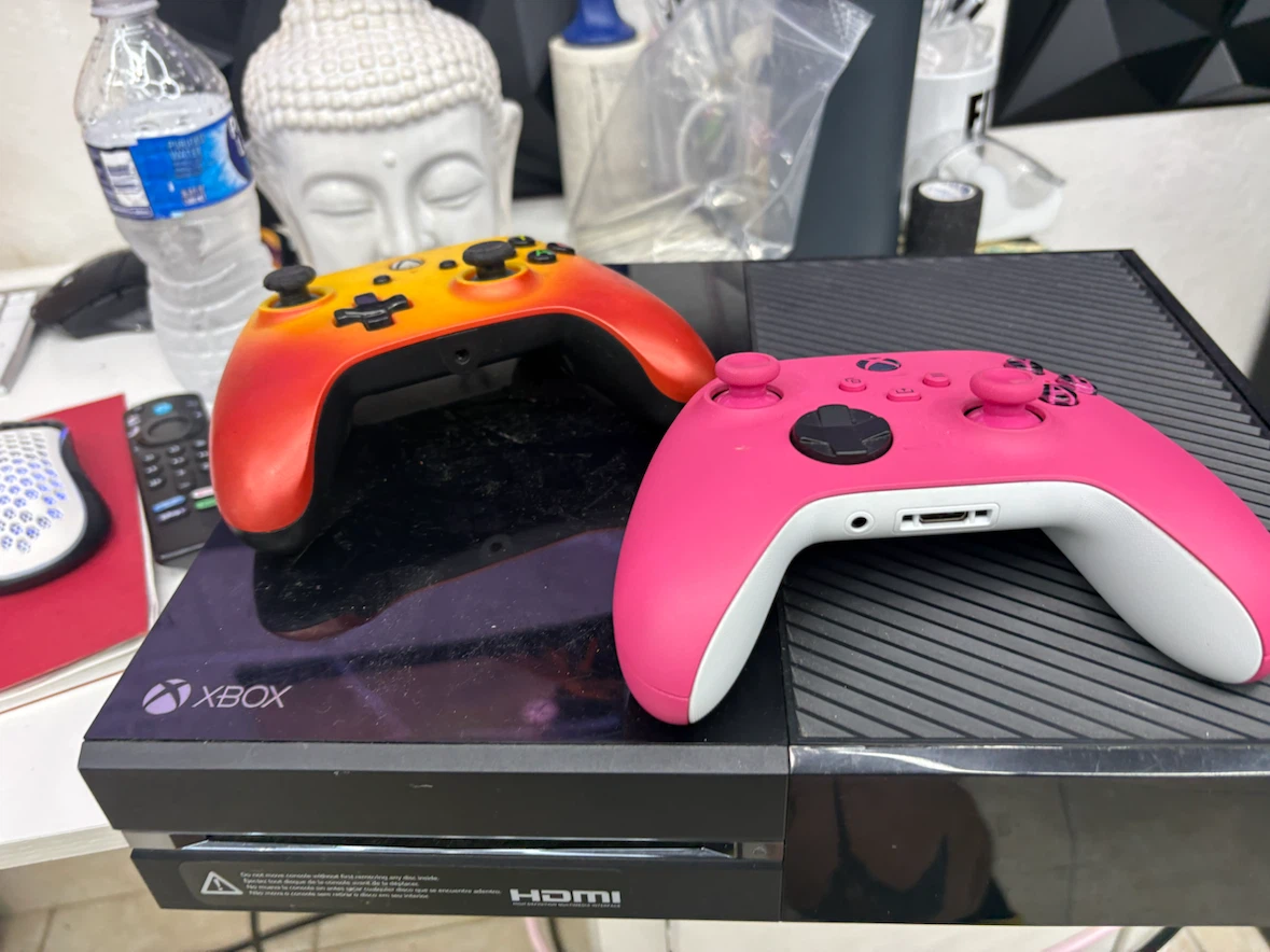 Xbox One Console with Two Controllers - photo 4