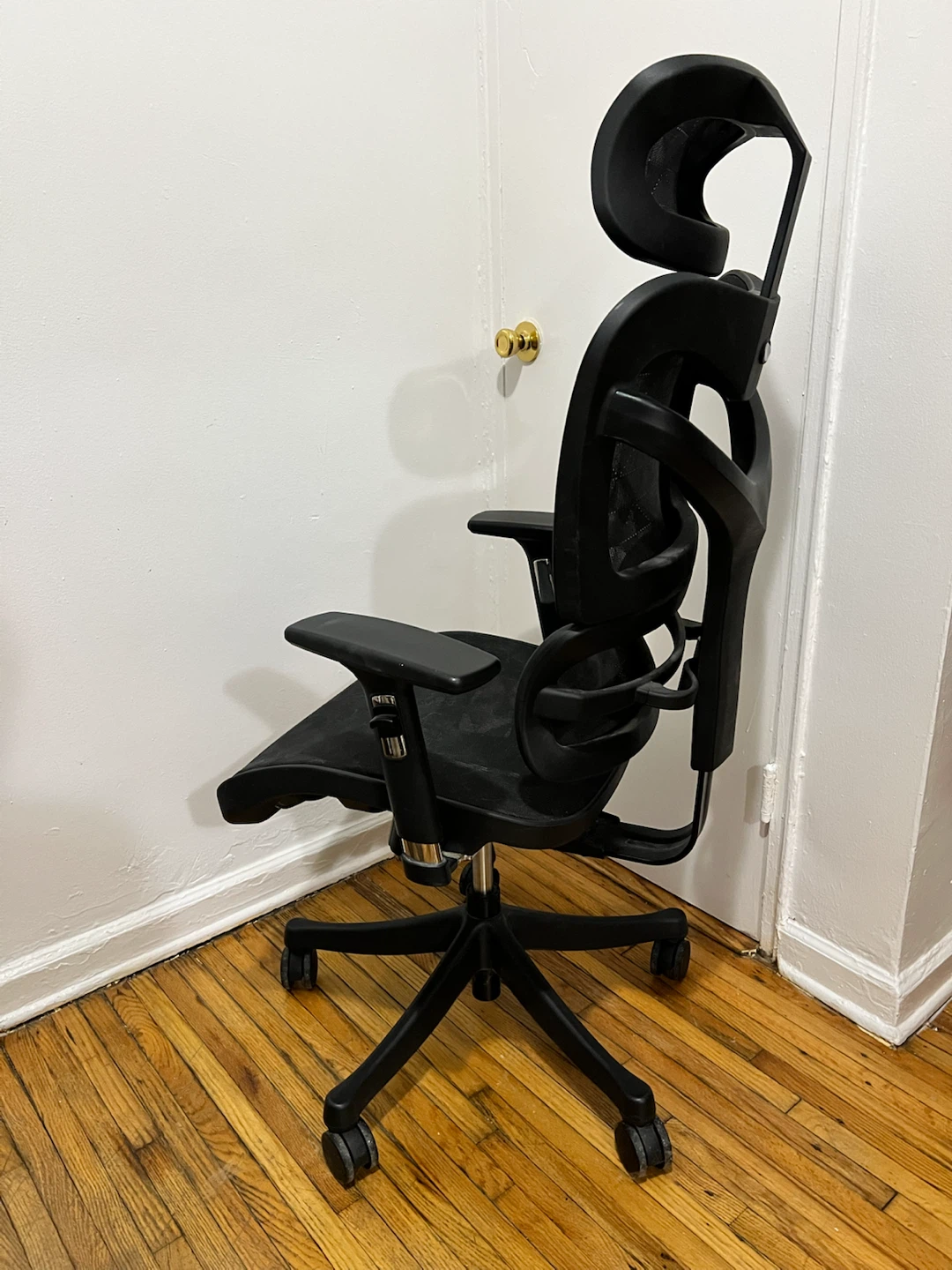 Ergonomic Mesh Office Chair - photo 2