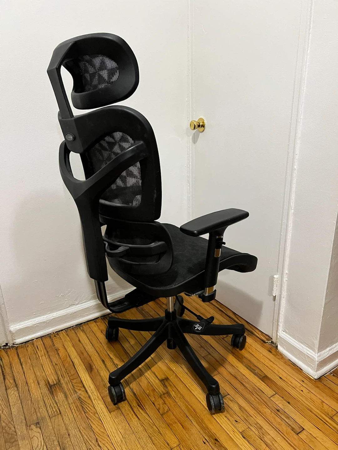 Ergonomic Mesh Office Chair - photo 4