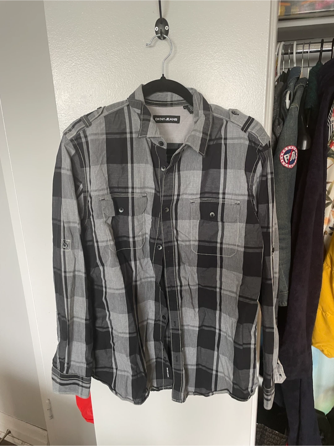 OBO! 3 DKNY Button-Up Shirts- Medium- Like New- Needs Ironing - photo 4