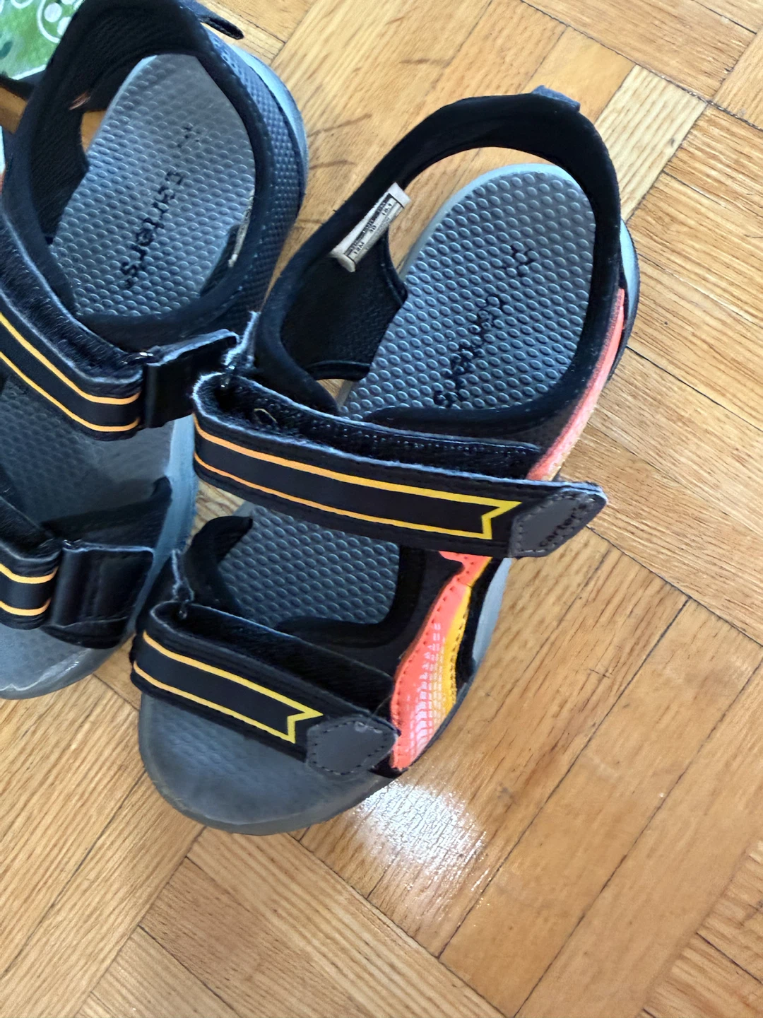 Boys slippers and sandals 🧒🏻 size 10-12 - photo 2