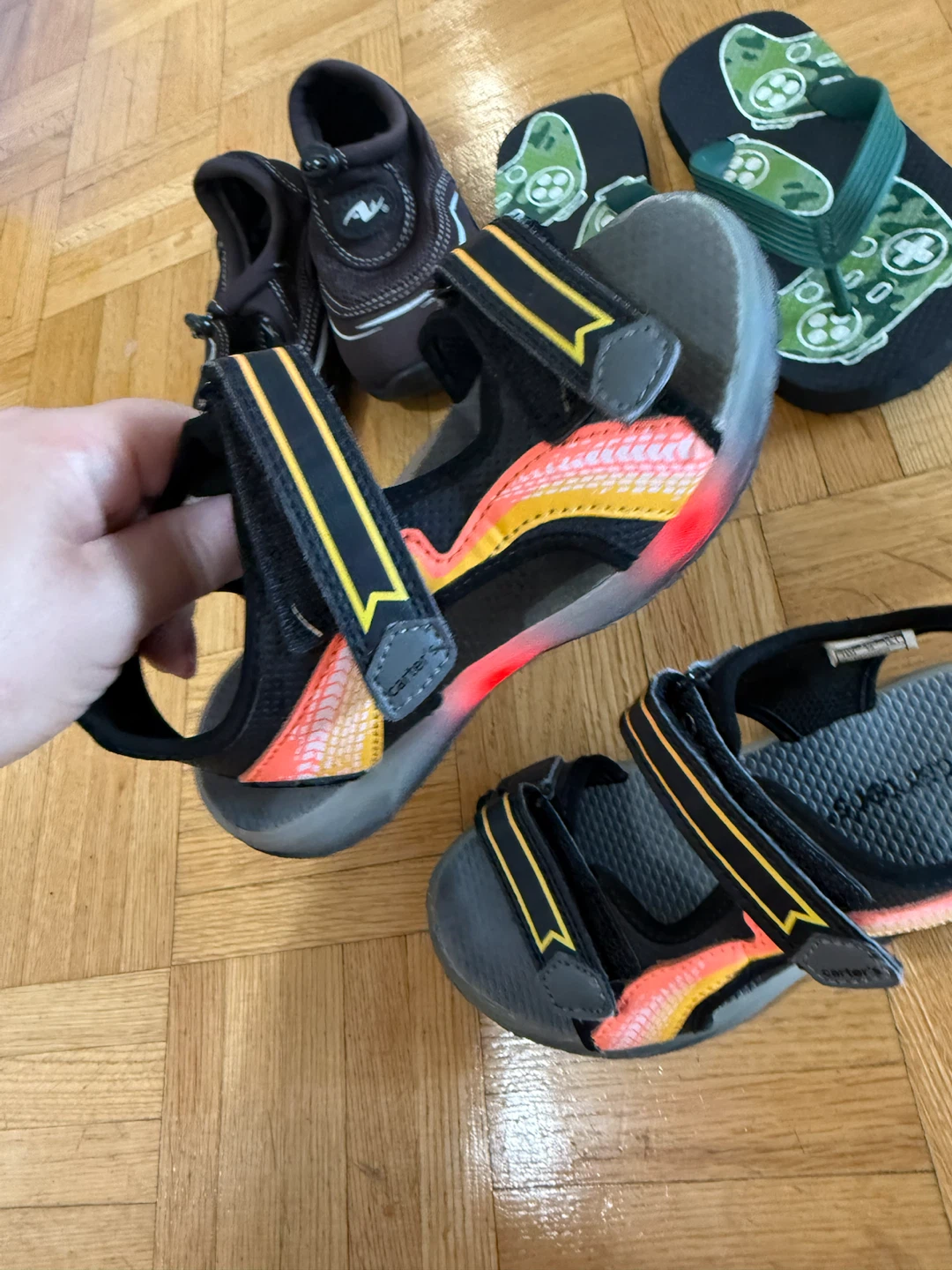 Boys slippers and sandals 🧒🏻 size 10-12 - photo 5
