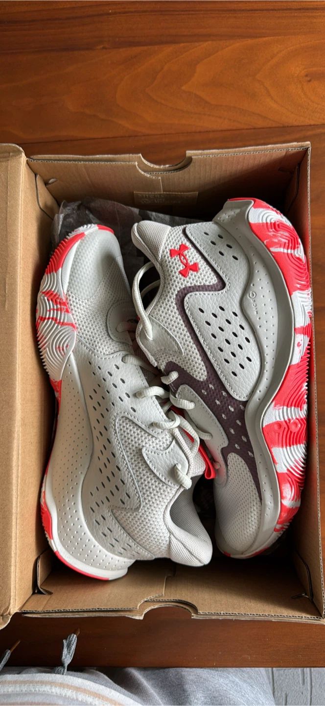 Under Armour Shoes Size 6.5Y