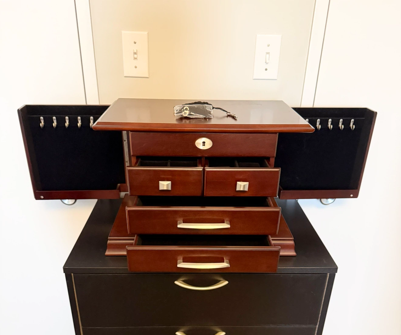 Wooden Jewelry Box - photo 4