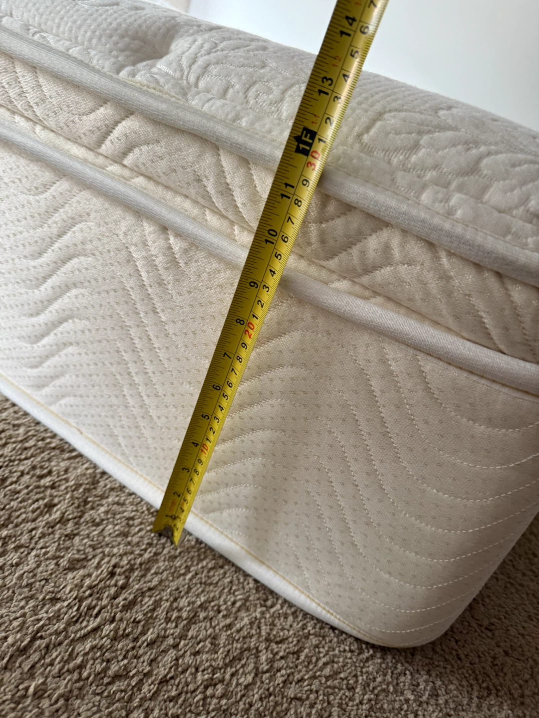 Sealy  Queen mattress - photo 2