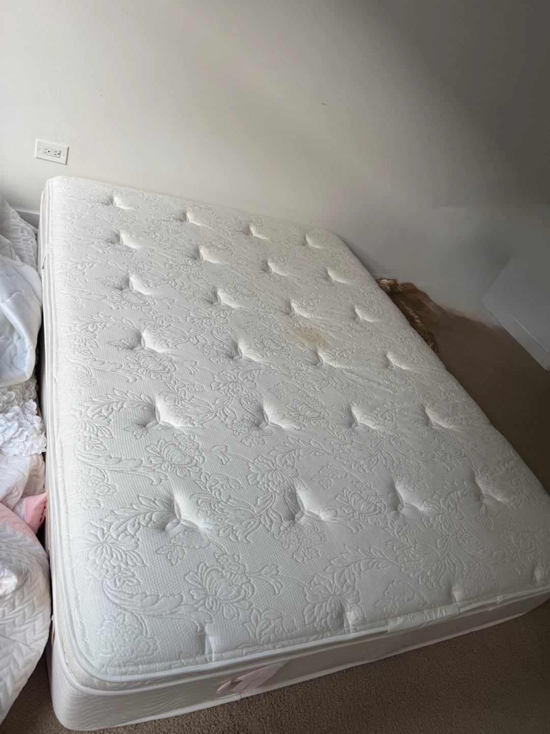 Sealy  Queen mattress - photo 3
