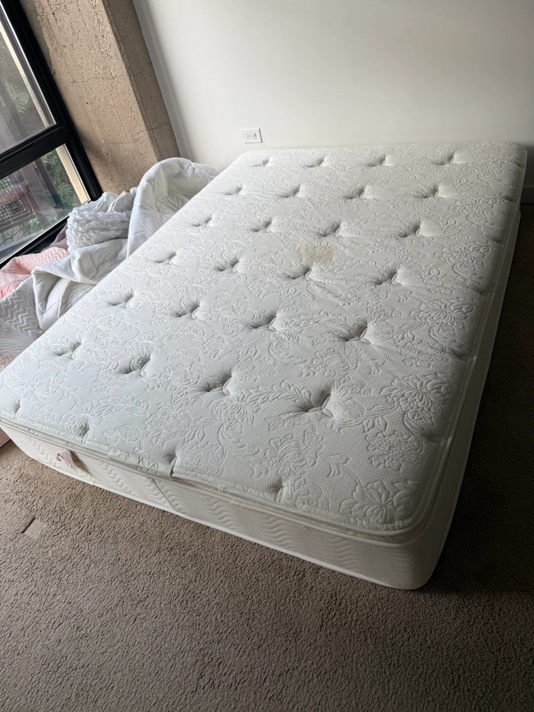 Sealy  Queen mattress - photo 4