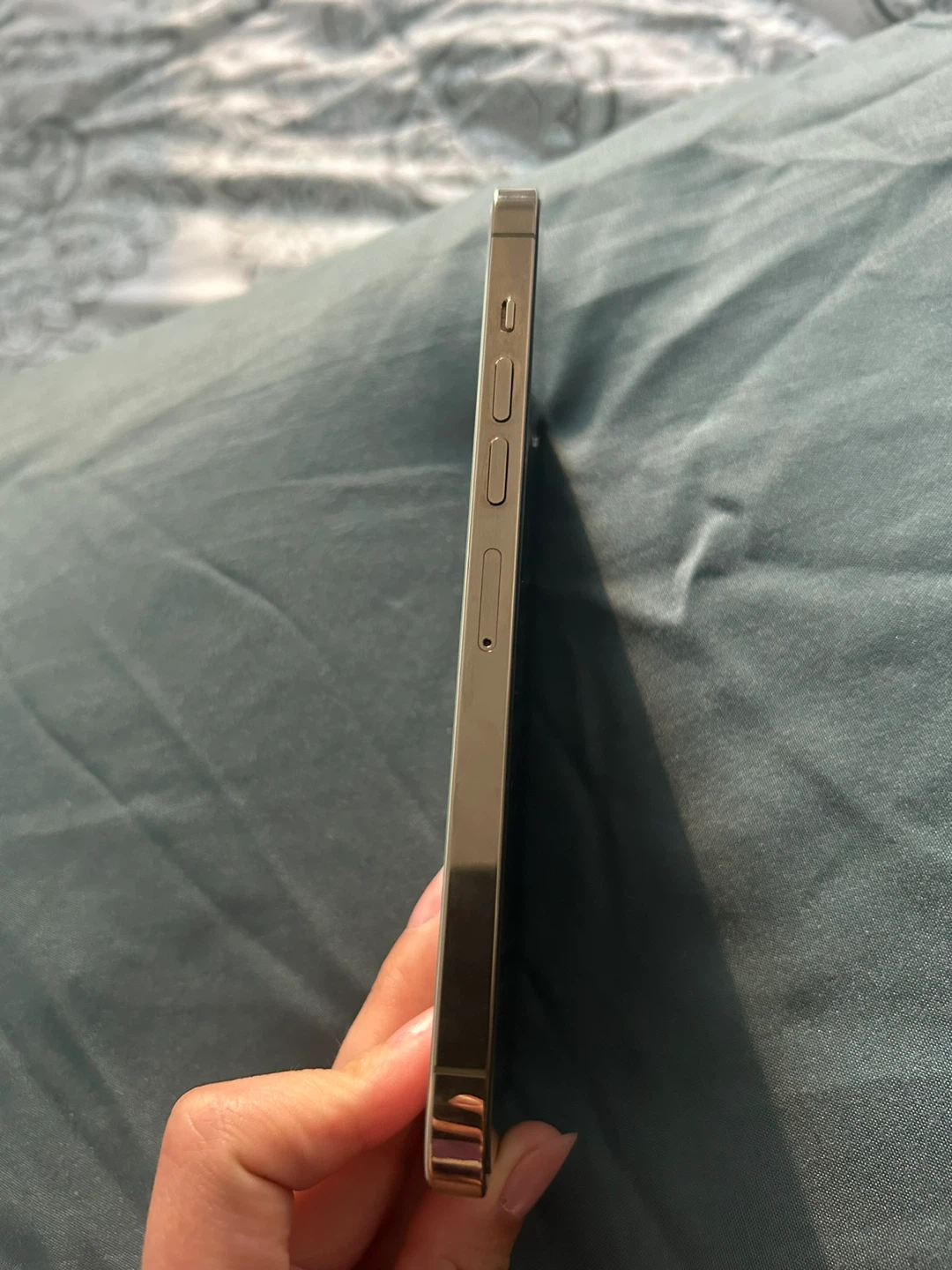 Apple iPhone 13 Pro Max Gold - photo 4