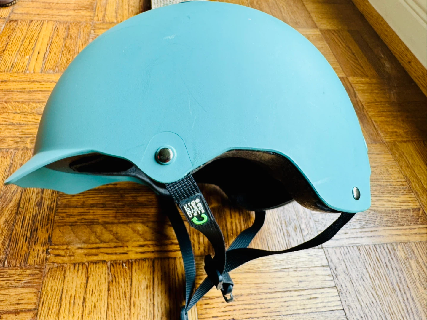 Urge cycling helmet adult Small fits 54-57cm gently used - photo 4