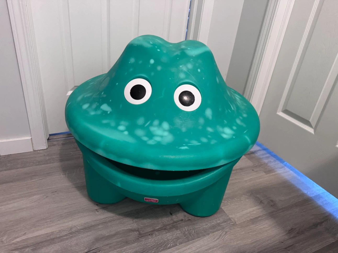 Step2 Frog Toy Box, Vintage 2000’s RARE FIND