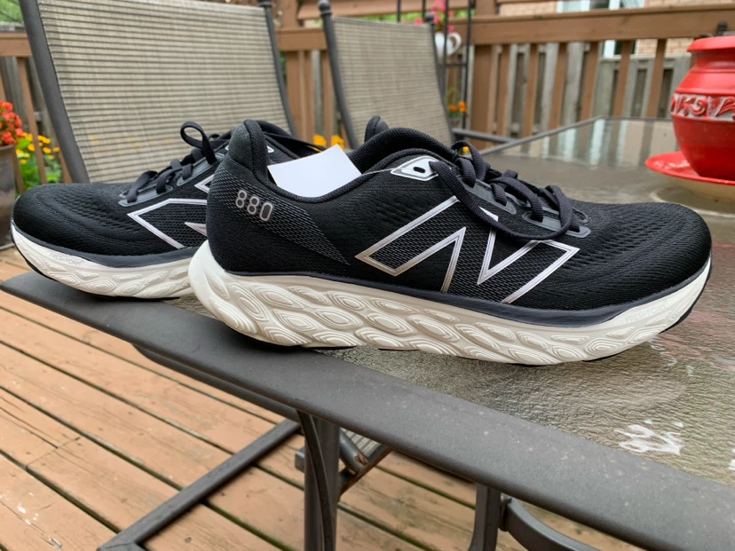 New Balance 880 runners