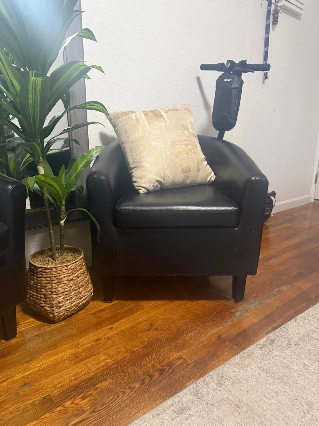 Black Faux Leather Barrel Chair - photo 3