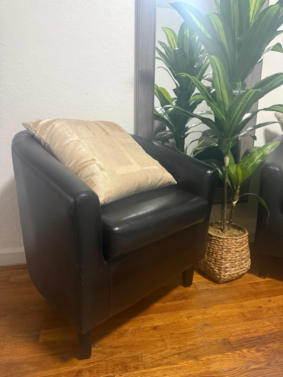 Black Faux Leather Barrel Chair - photo 4