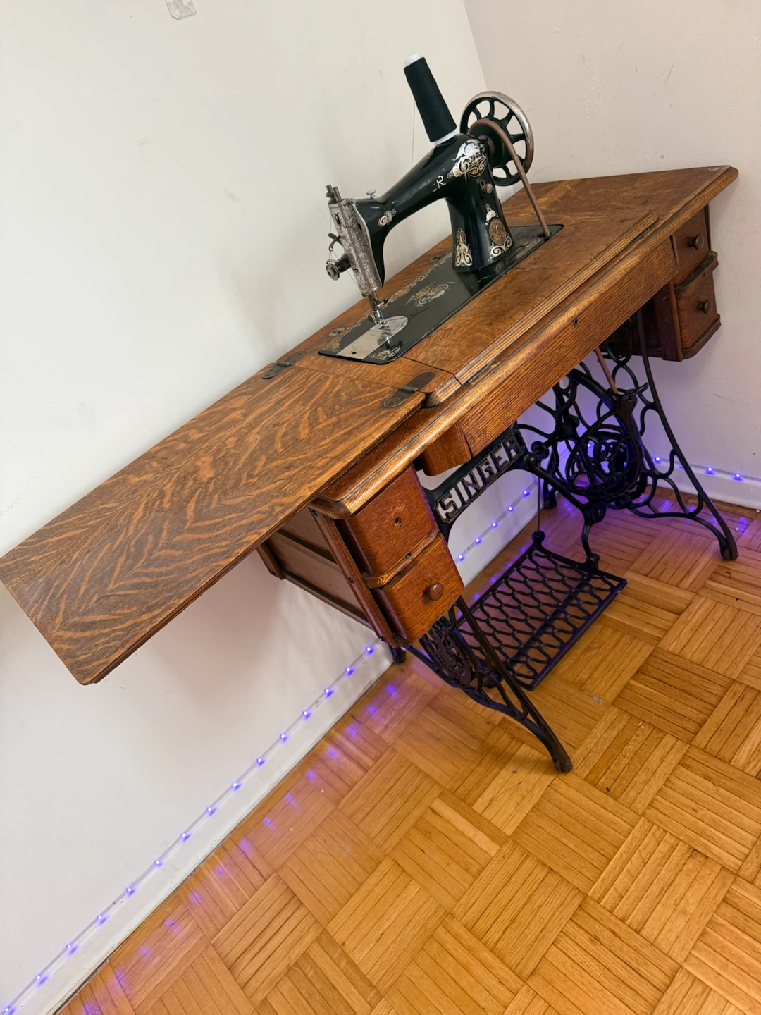 Antique Singer Sewing Machine with Wooden Cabinet - photo 2