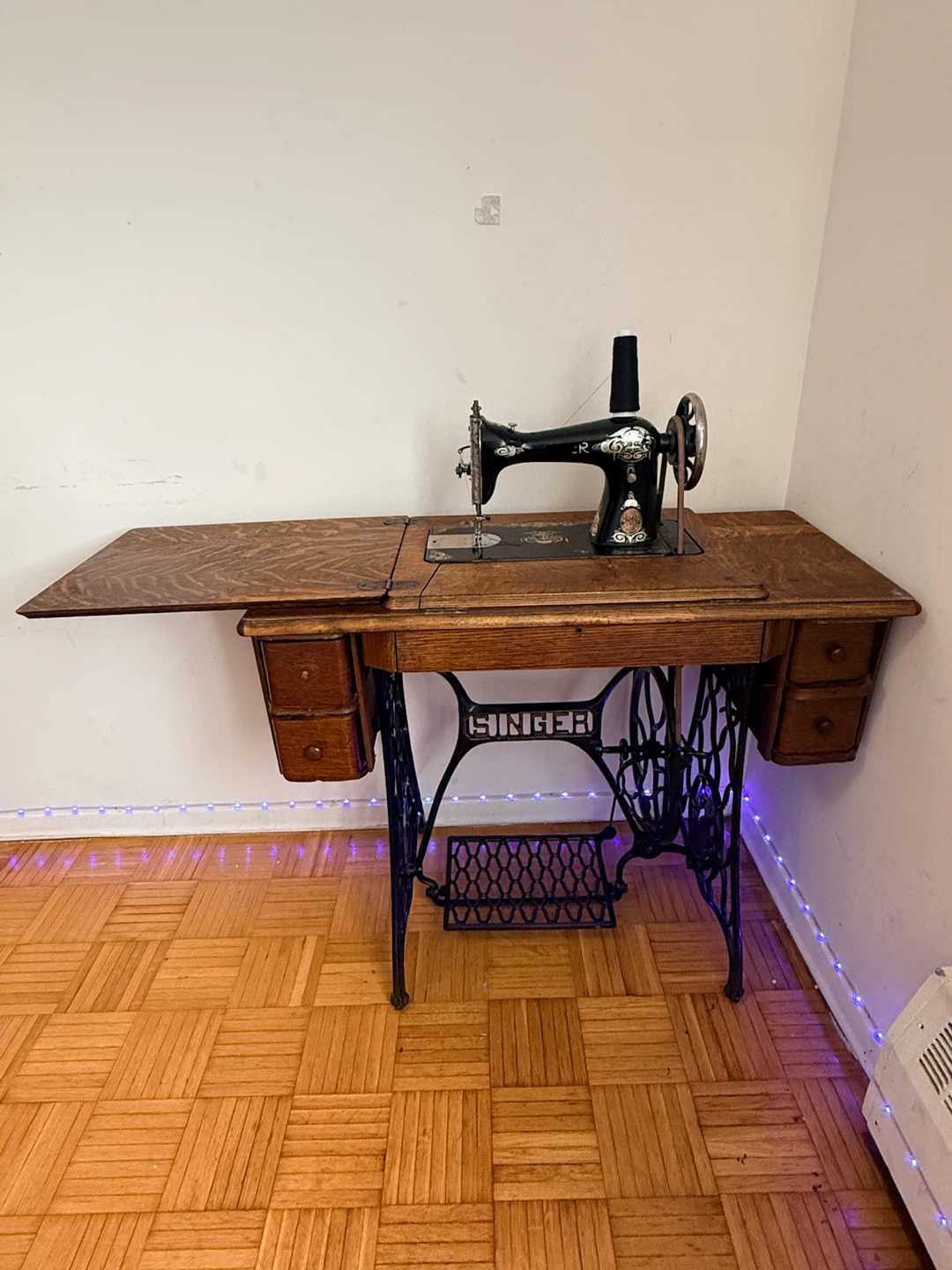 Antique Singer Sewing Machine with Wooden Cabinet - photo 3