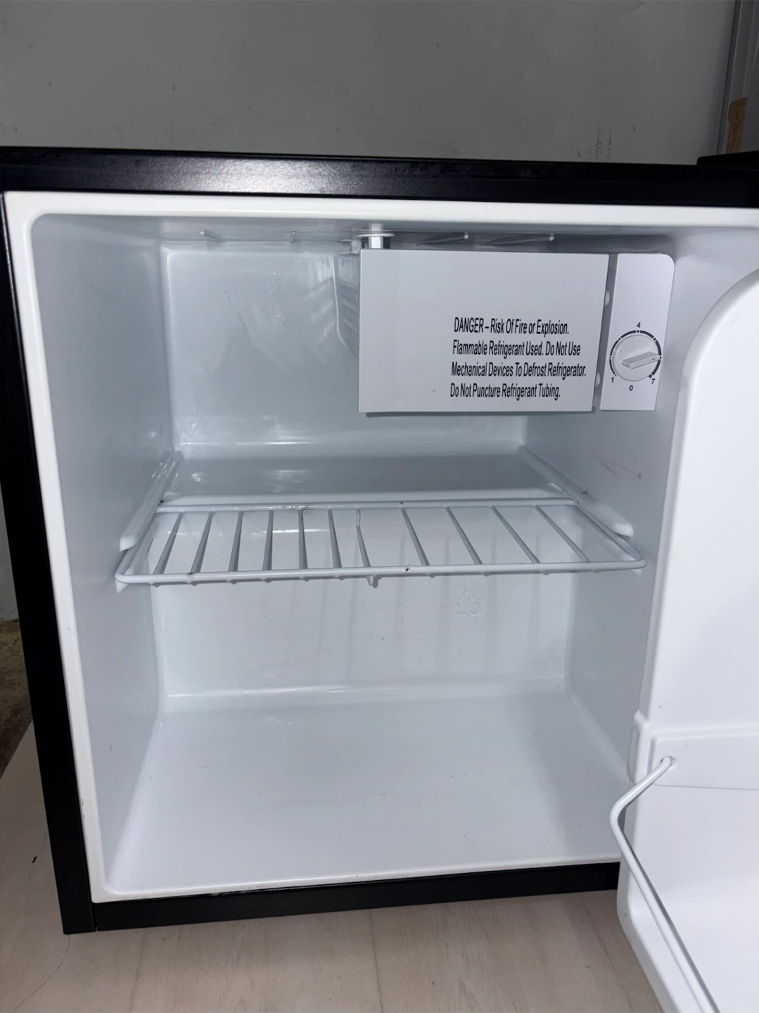 Galanz Black Mini Fridge - photo 2
