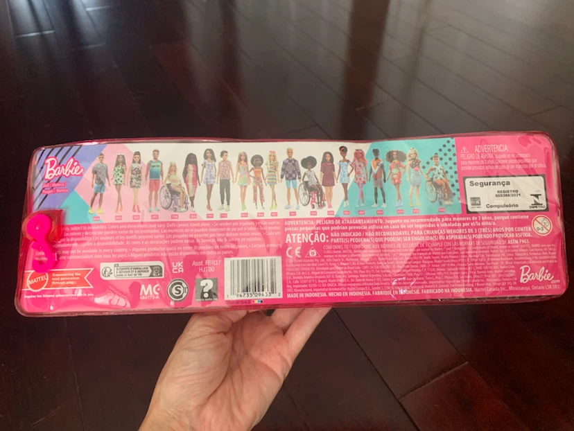 NEW IN PACKAGE - Barbie Doll with Rainbow Outfit - photo 4