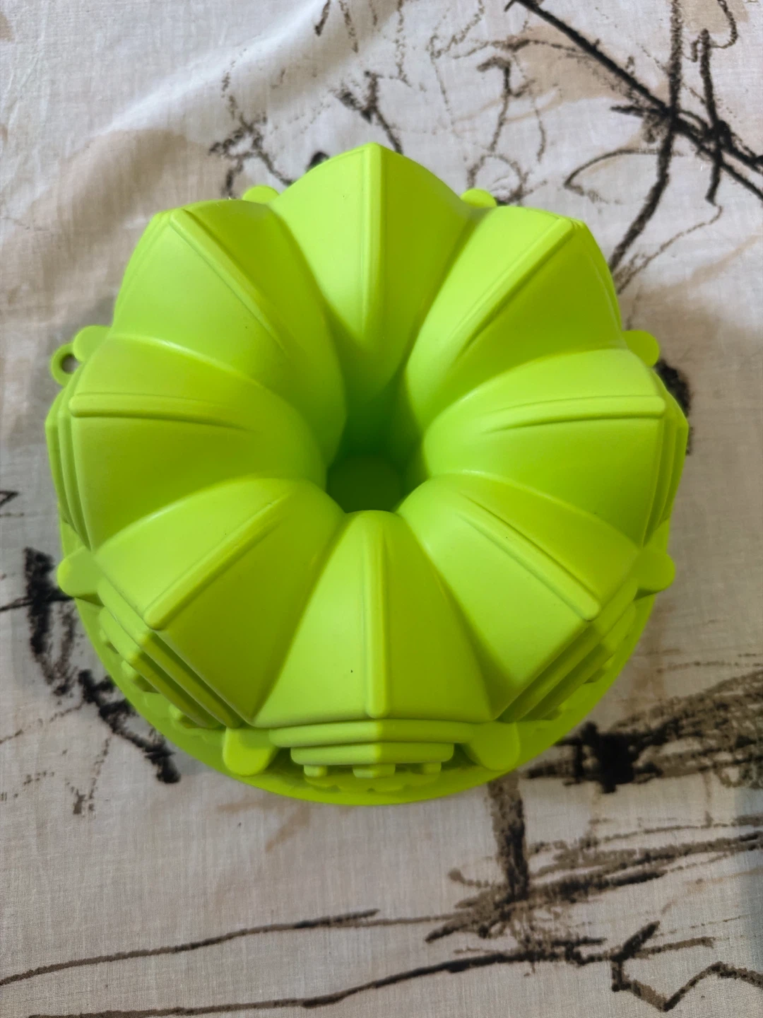 Green Silicone Bundt Cake Pan - photo 2
