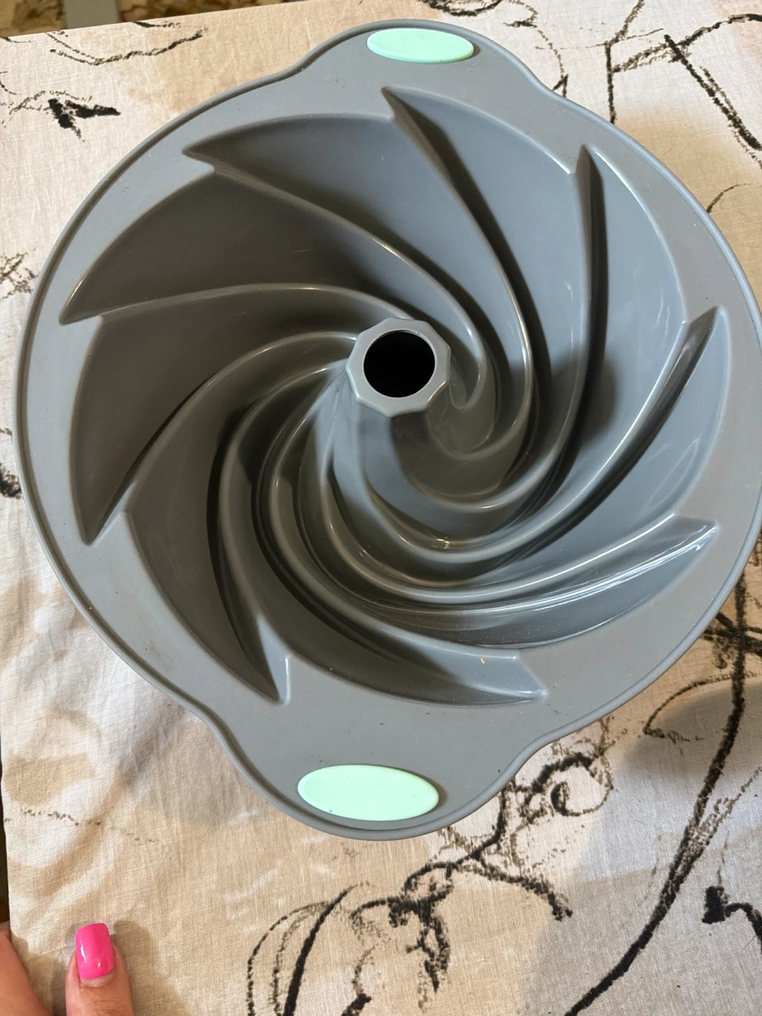Set of 3 Silicone Bundt Cake Pans - photo 3