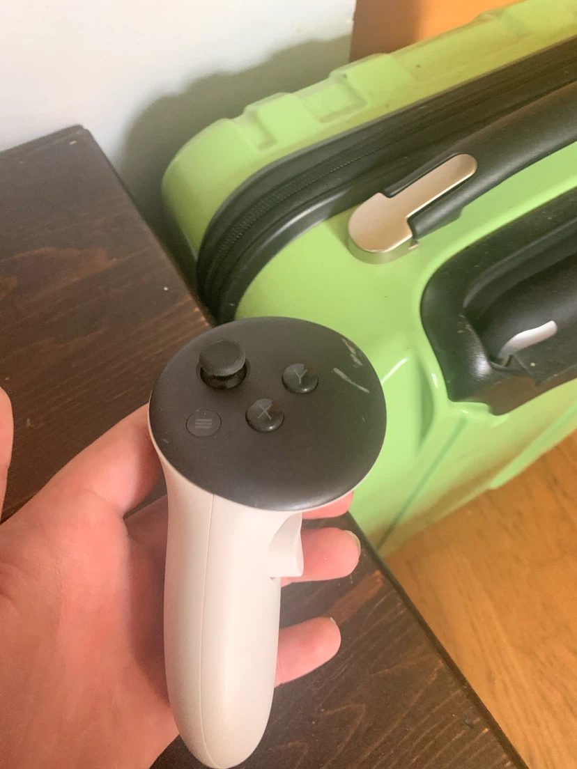 Oculus Quest 3s Headset with Controllers - photo 2