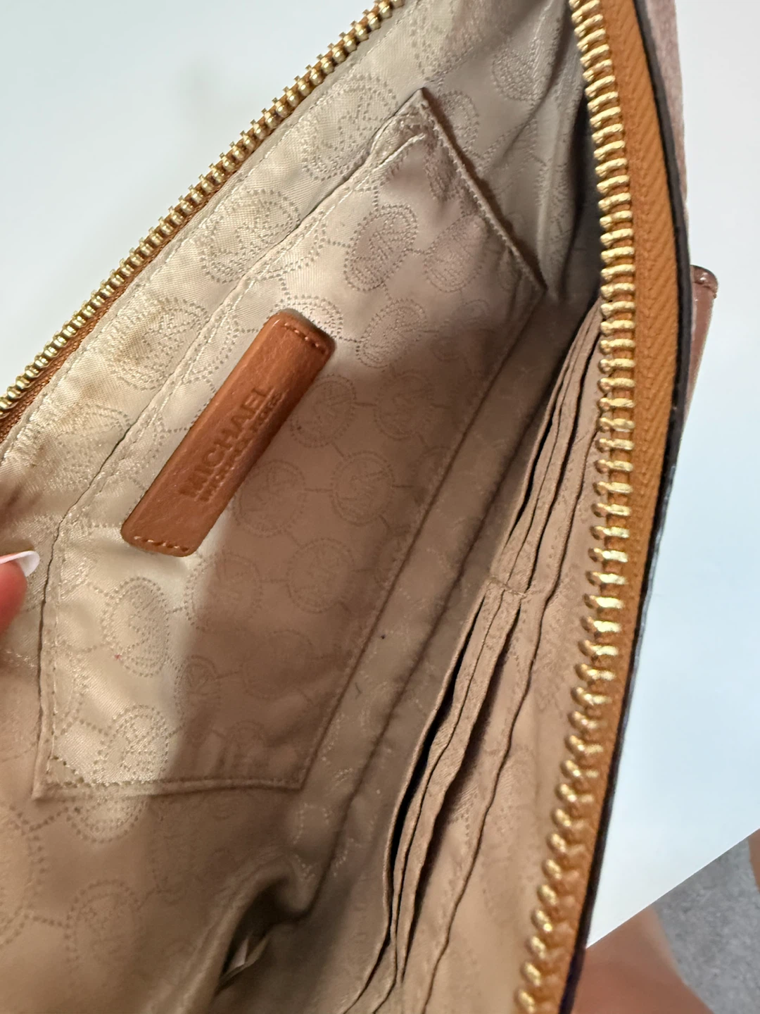 Michael Kors Wristlet Pouch Clutch - photo 2