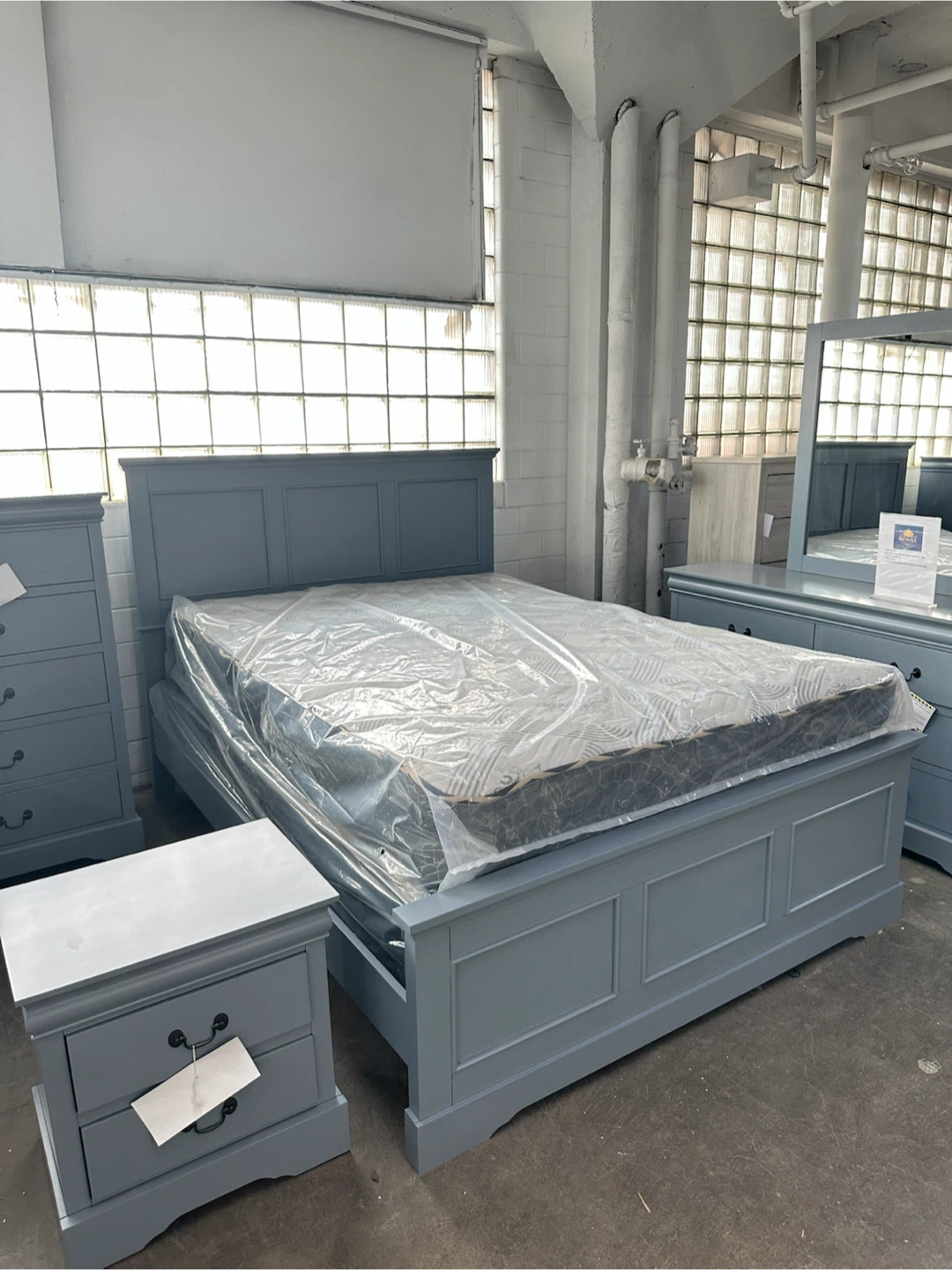 4 piece bedroom set bf Mr dr ns