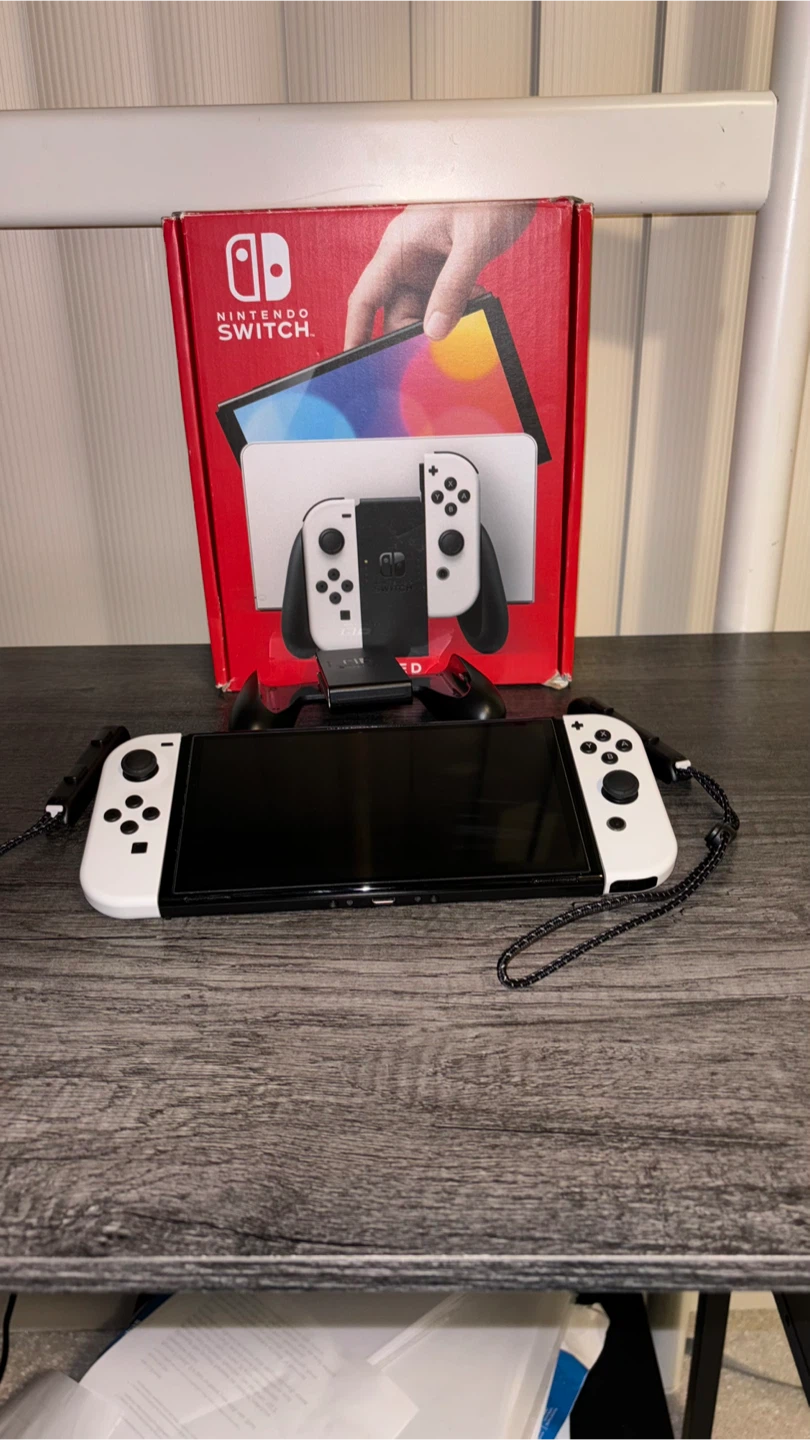 Nintendo Switch OLED White - Bundle