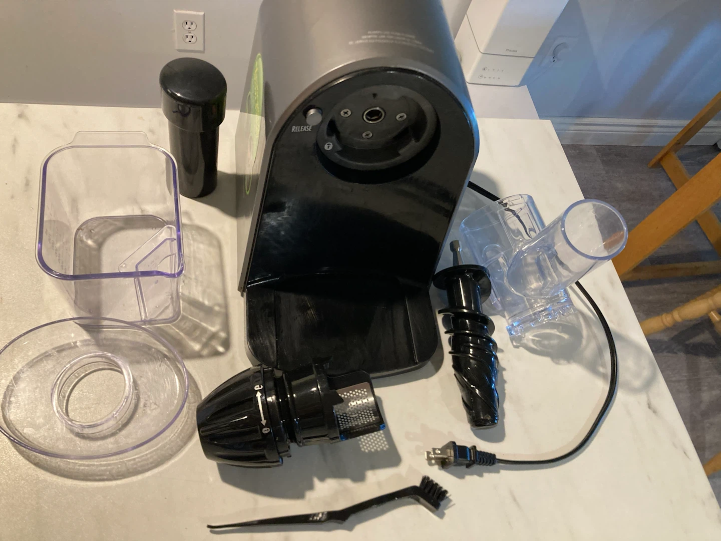 MOVING SALE: Masticating Slow Juicer, complete set - photo 2